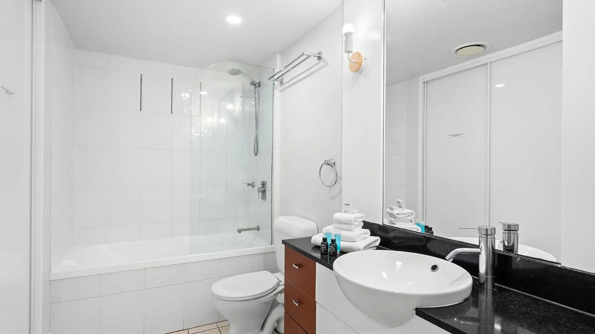 Deluxe 2 Bedroom Apartment Ocean And Hinterland Views Gold Coast Australia