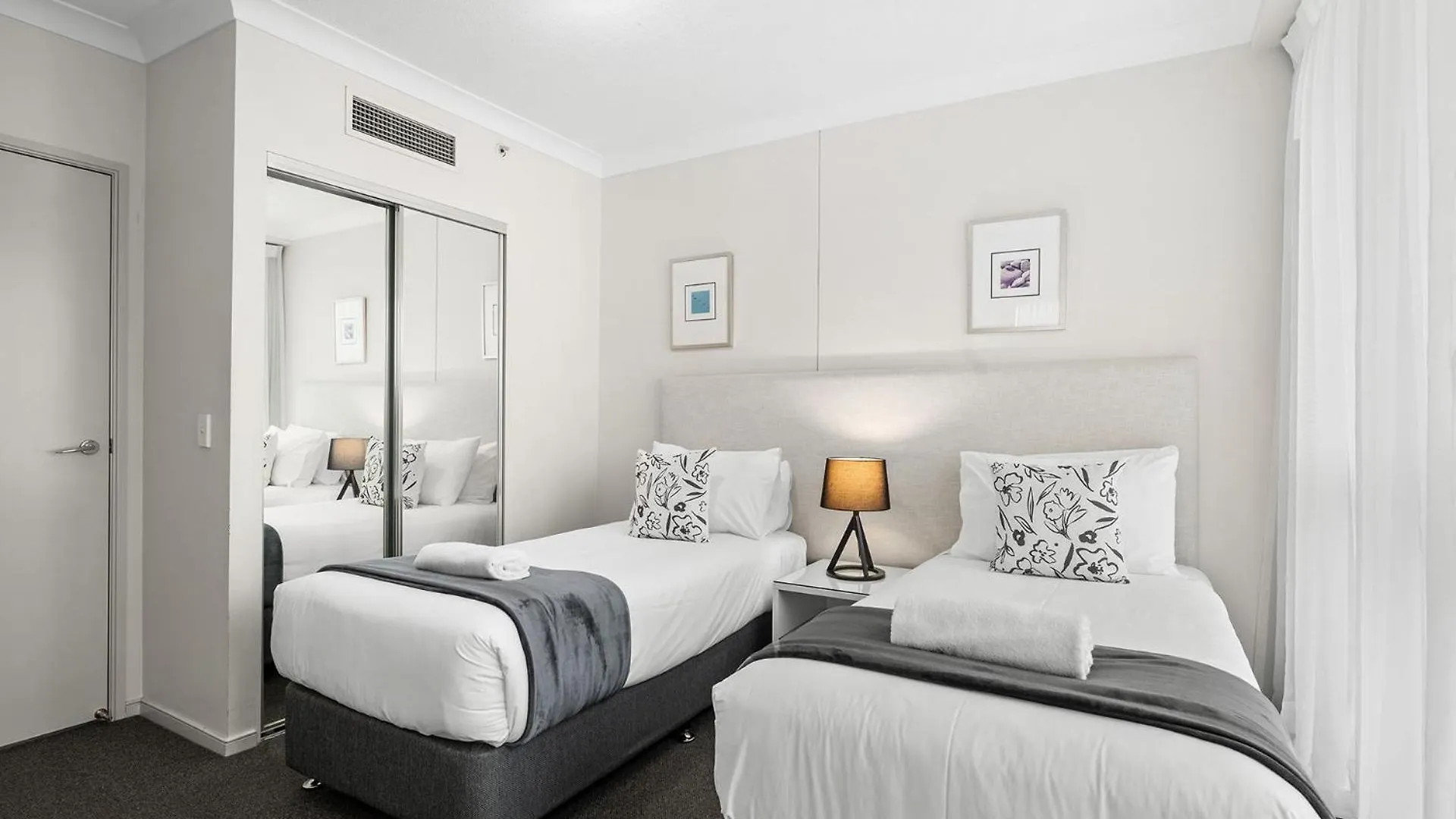 Deluxe 2 Bedroom Apartment Ocean And Hinterland Views Gold Coast