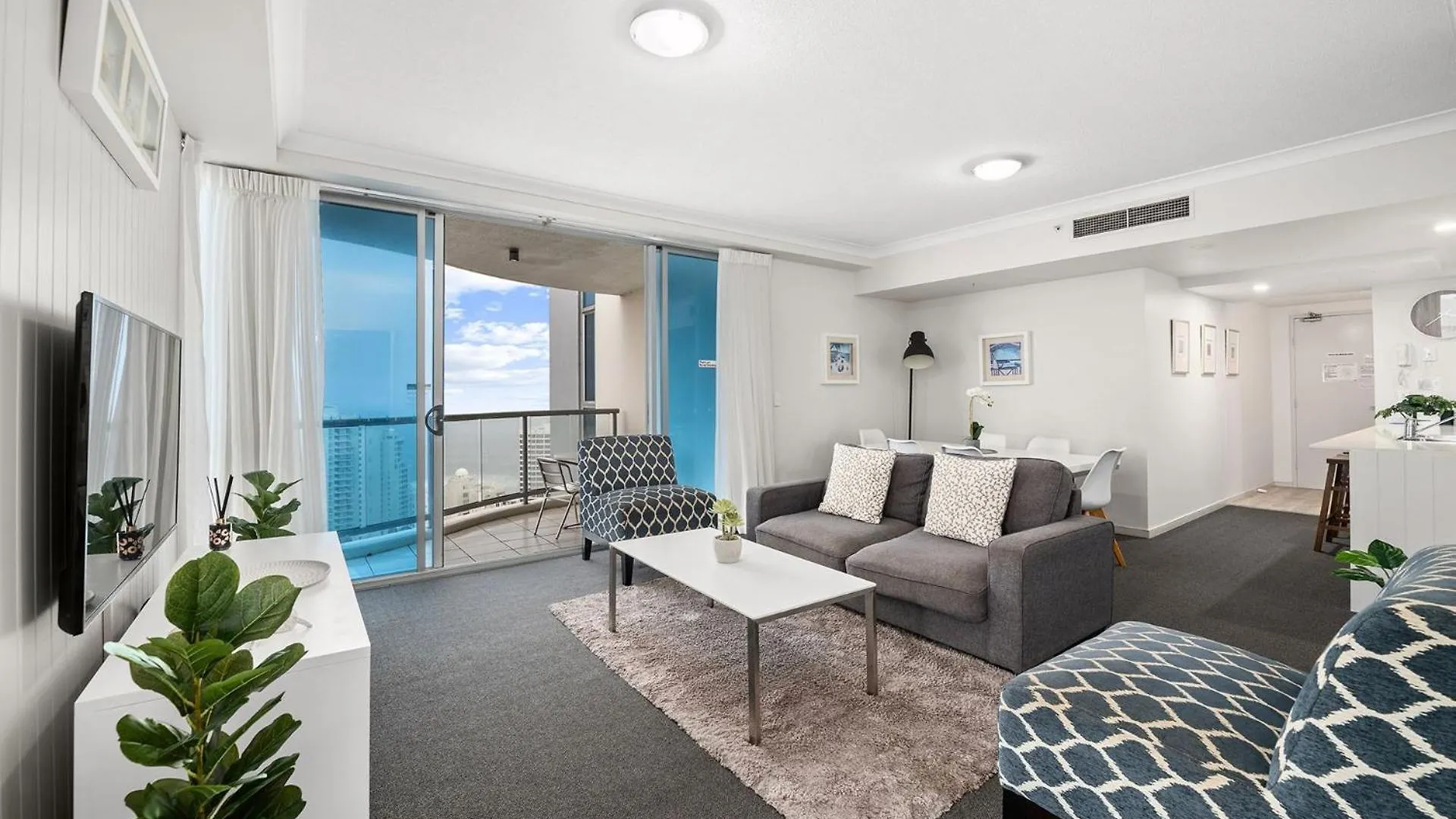 Deluxe 2 Bedroom Apartment Ocean And Hinterland Views Gold Coast