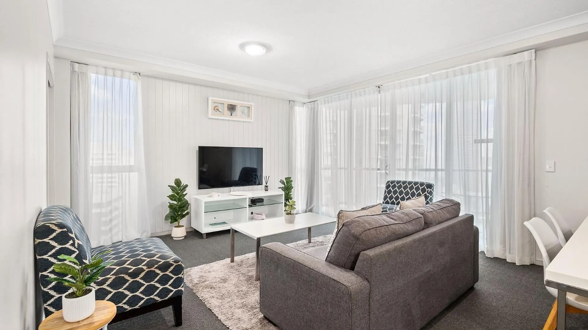 Deluxe 2 Bedroom Apartment Ocean And Hinterland Views Gold Coast